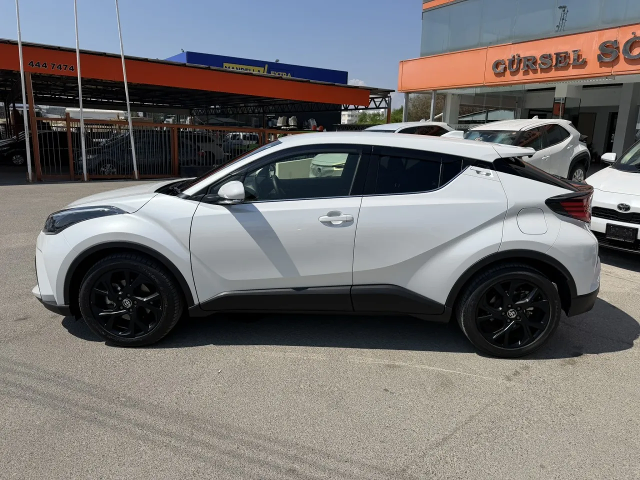 2022 Toyota C-HR 1.8 Hybrid Kıbrıs | KKTC İkinci El Satılık Araba - Thumbnail 2
