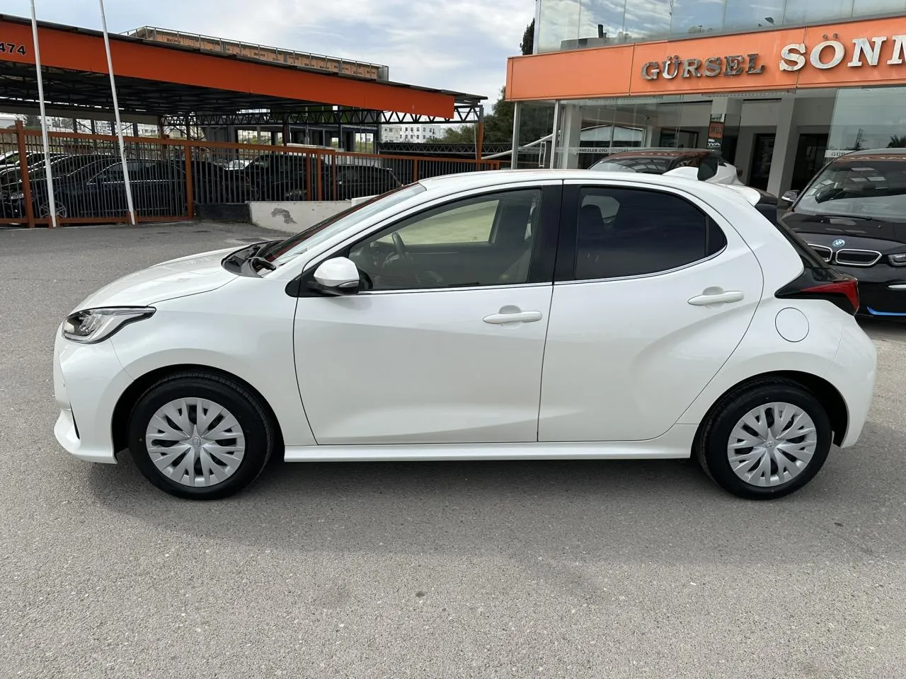 2020 Toyota Yaris 1.5 Hybrid Kıbrıs | KKTC İkinci El Satılık Araba - Thumbnail 2