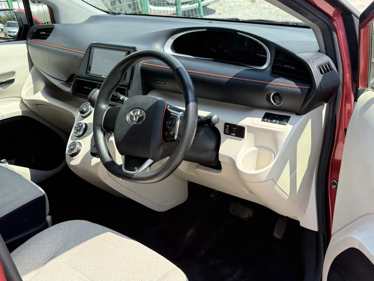 2019 Toyota Sienta 1.5 CVT-i Kıbrıs | KKTC İkinci El Satılık Araba - Thumbnail 5