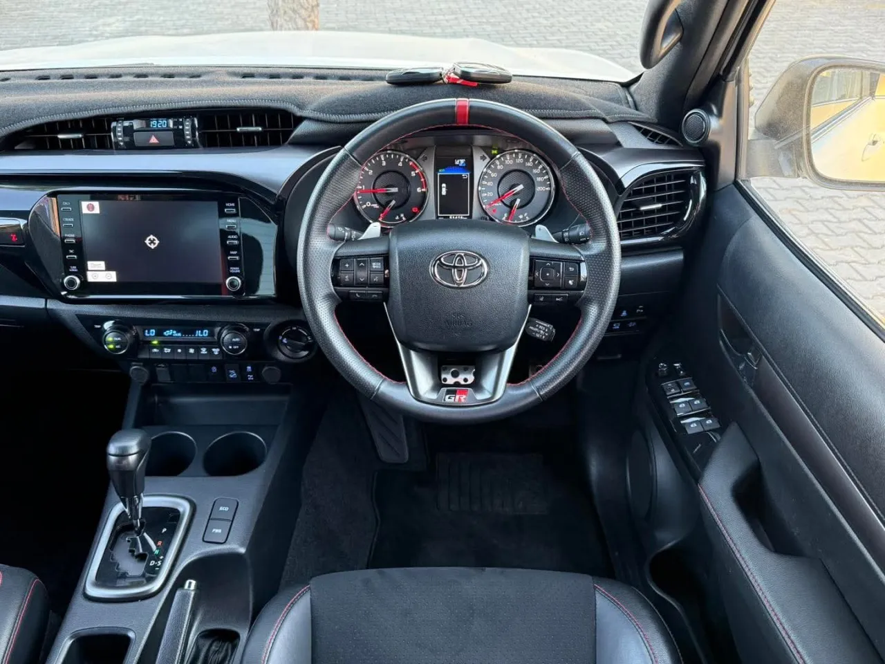 2022 Toyota Hilux 2.4 D Kıbrıs | KKTC İkinci El Satılık Araba - Thumbnail 6
