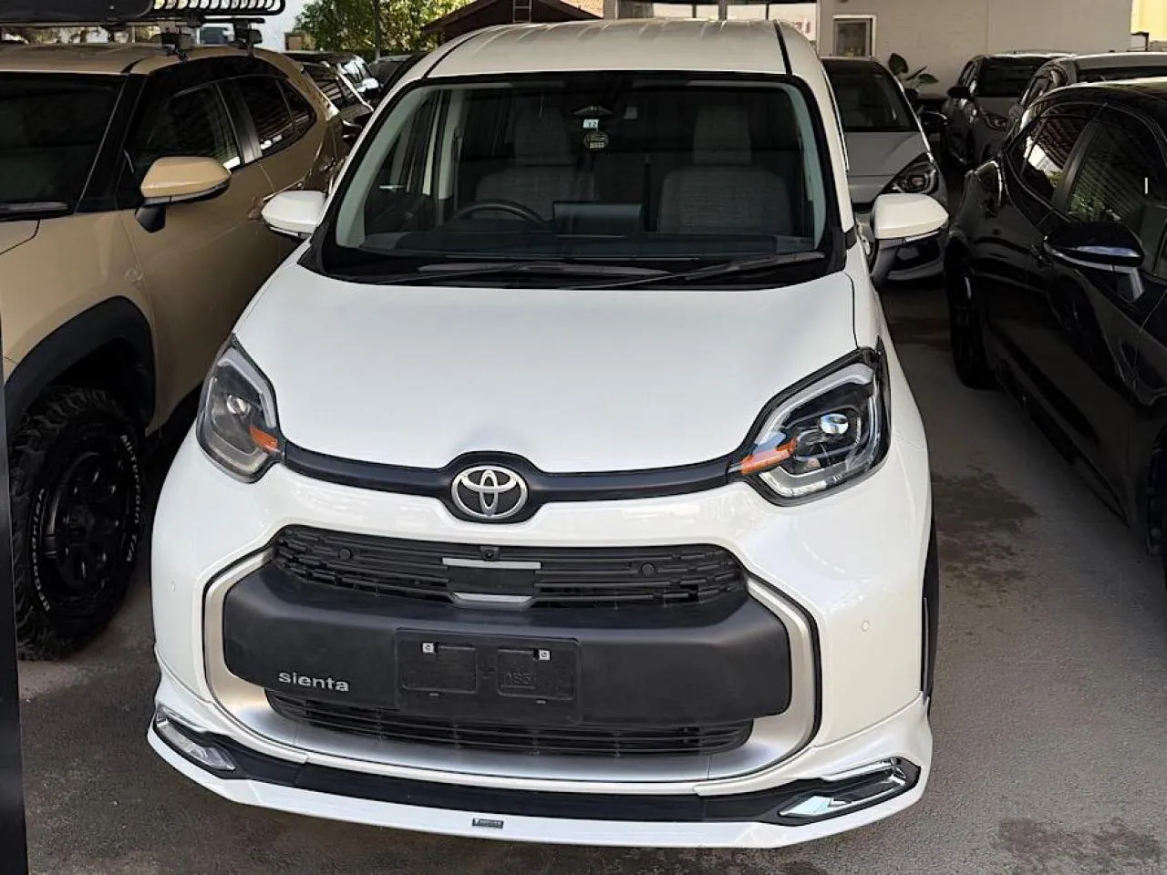 2023 Toyota Sienta 1.5 Hybrid CVT Kıbrıs | KKTC İkinci El Satılık Araba - Thumbnail 2