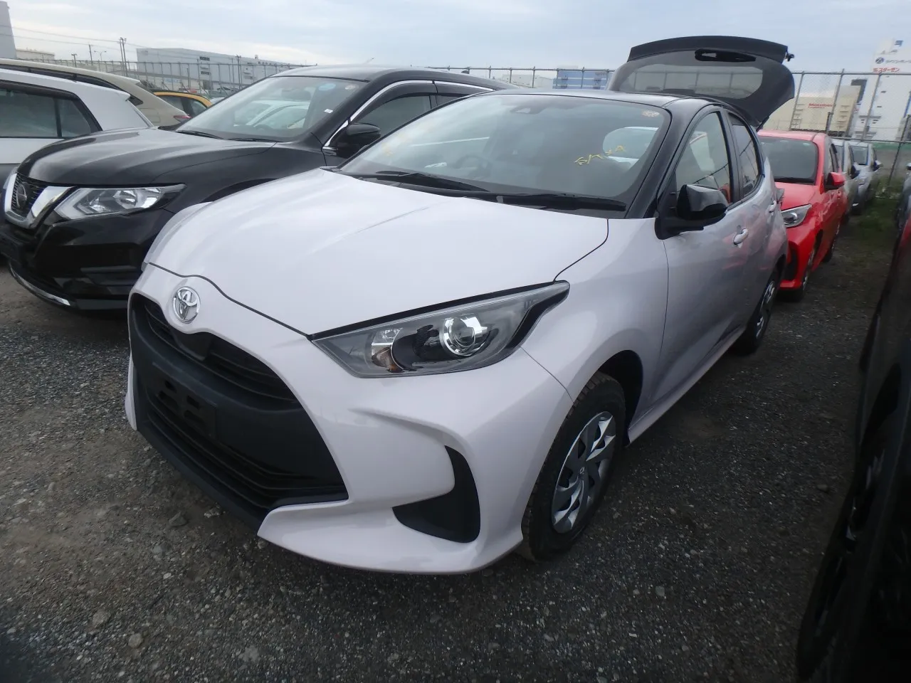 2022 Toyota Yaris 1.5 Kıbrıs | KKTC İkinci El Satılık Araba - Thumbnail 3
