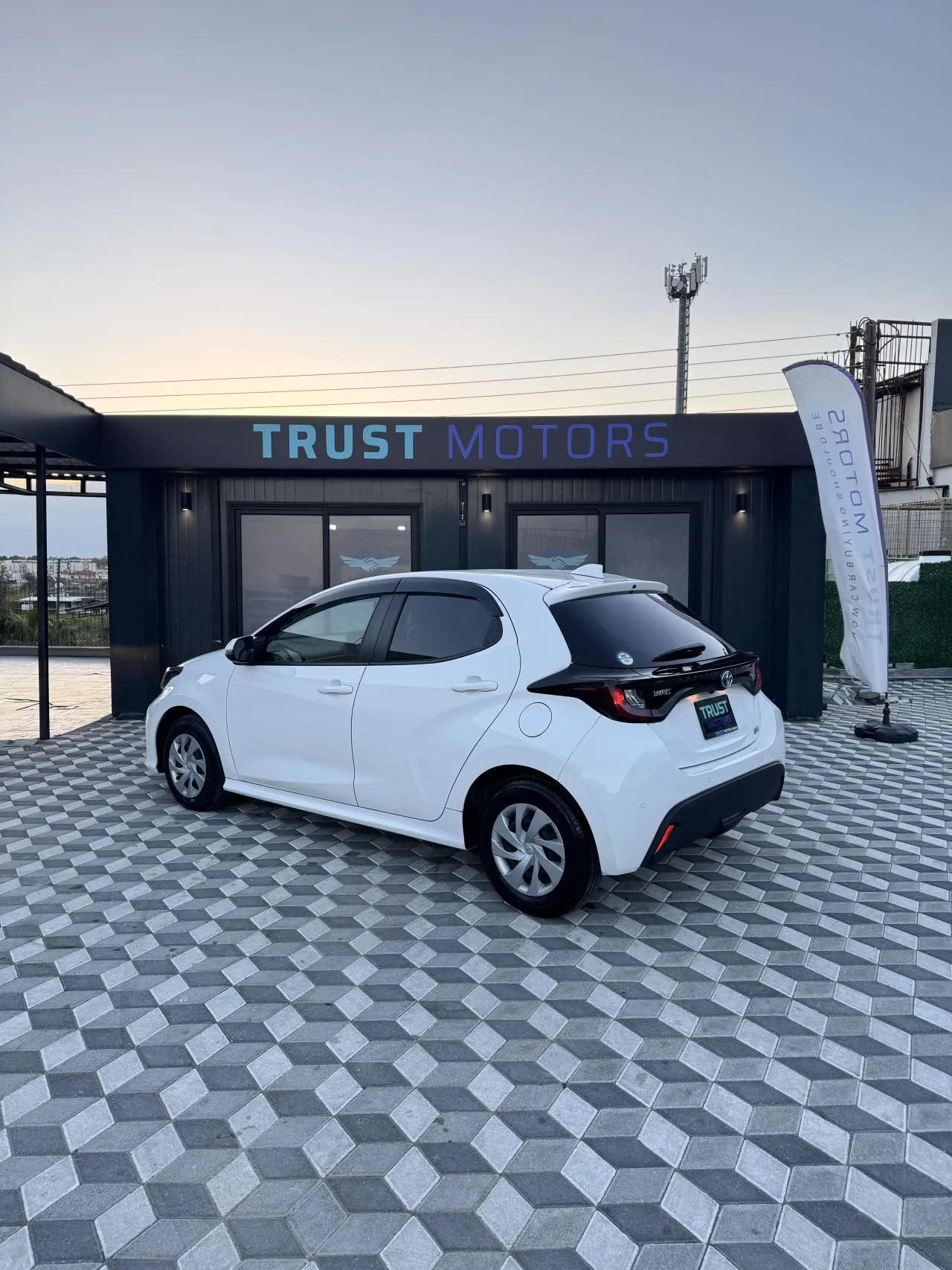 2022 Toyota Yaris 1.5 Hybrid Kıbrıs | KKTC İkinci El Satılık Araba - Thumbnail 4