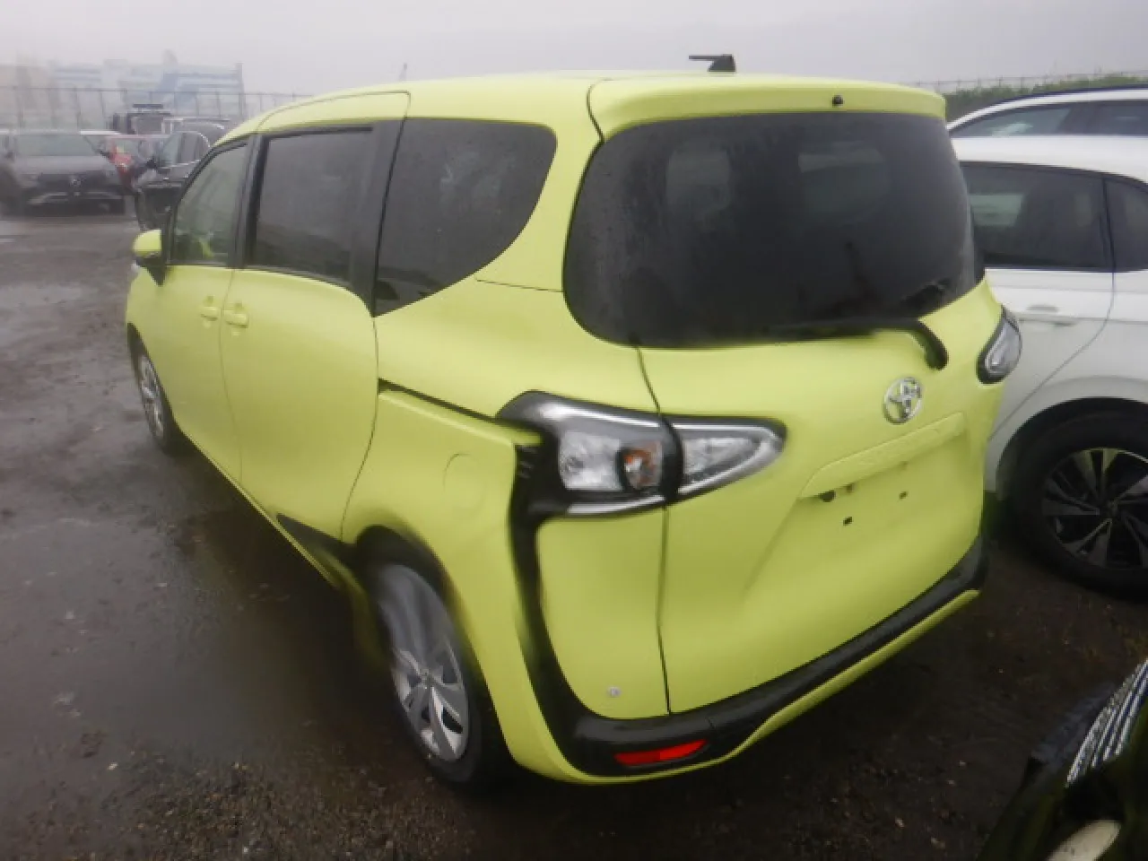 2022 Toyota Sienta 1.5 CVT-i Kıbrıs | KKTC İkinci El Satılık Araba - Thumbnail 4