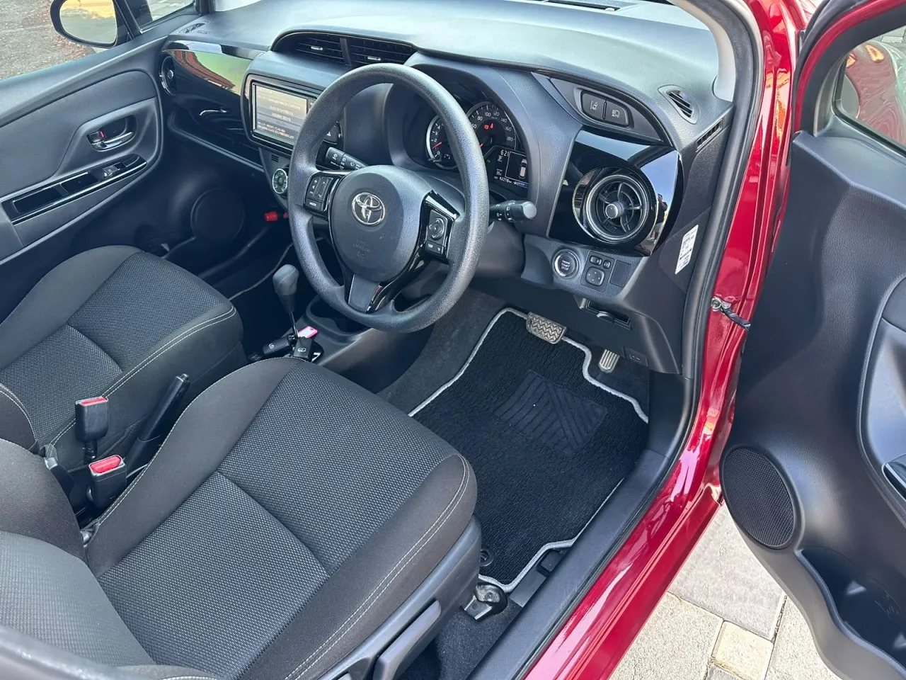 2019 Toyota Vitz 1.3 Kıbrıs | KKTC İkinci El Satılık Araba - Thumbnail 8