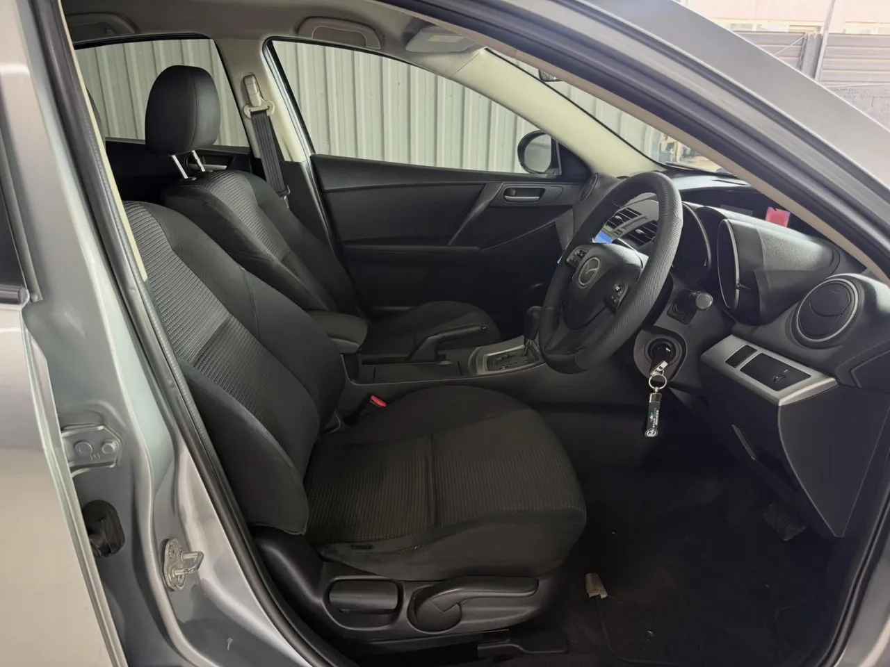 2012 Mazda Axela 1.5 Kıbrıs | KKTC İkinci El Satılık Araba - Thumbnail 4