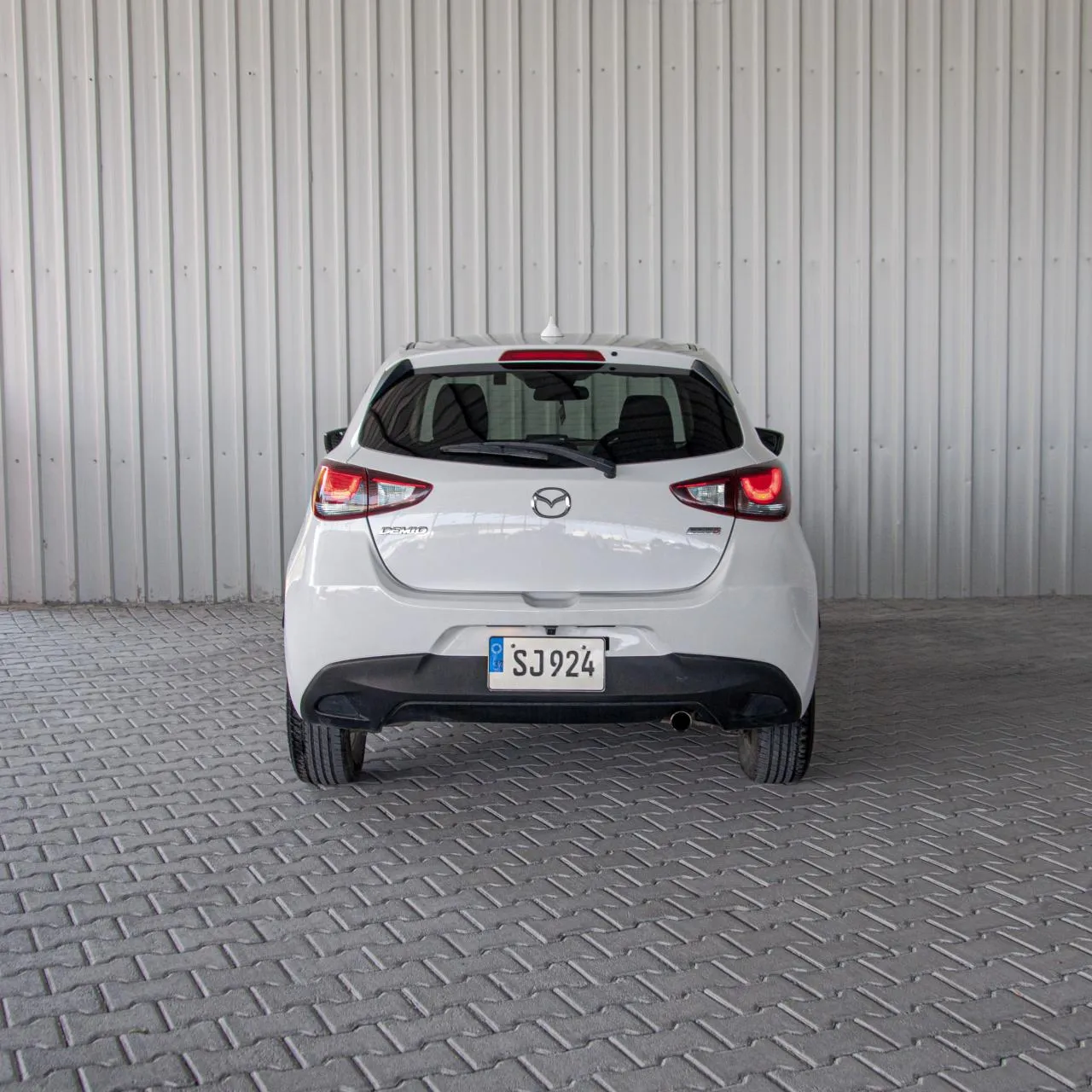 2017 Mazda Demio 1.5 16V Automatic Kıbrıs | KKTC İkinci El Satılık Araba - Thumbnail 4