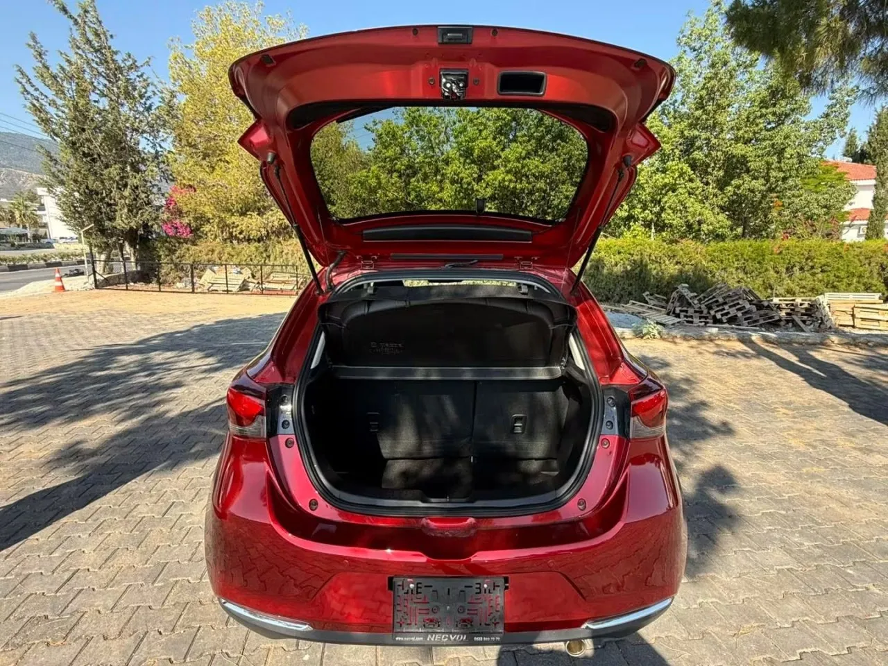 2021 Mazda 2 1.5 Kıbrıs | KKTC İkinci El Satılık Araba - Thumbnail 3
