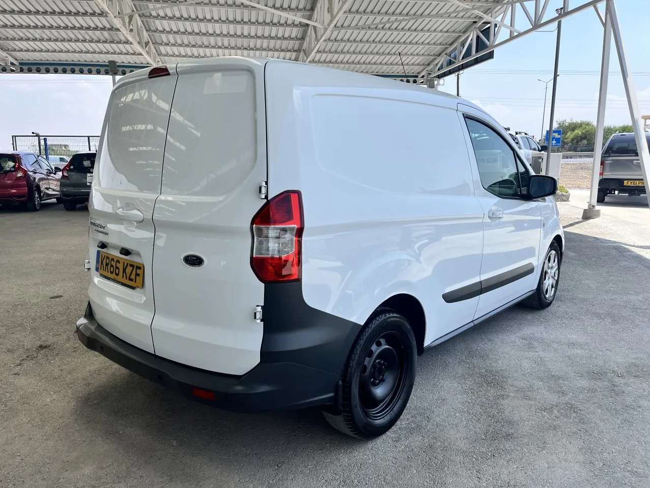 2017 Ford Transit Courier  Kıbrıs | KKTC İkinci El Satılık Araba - Thumbnail 5
