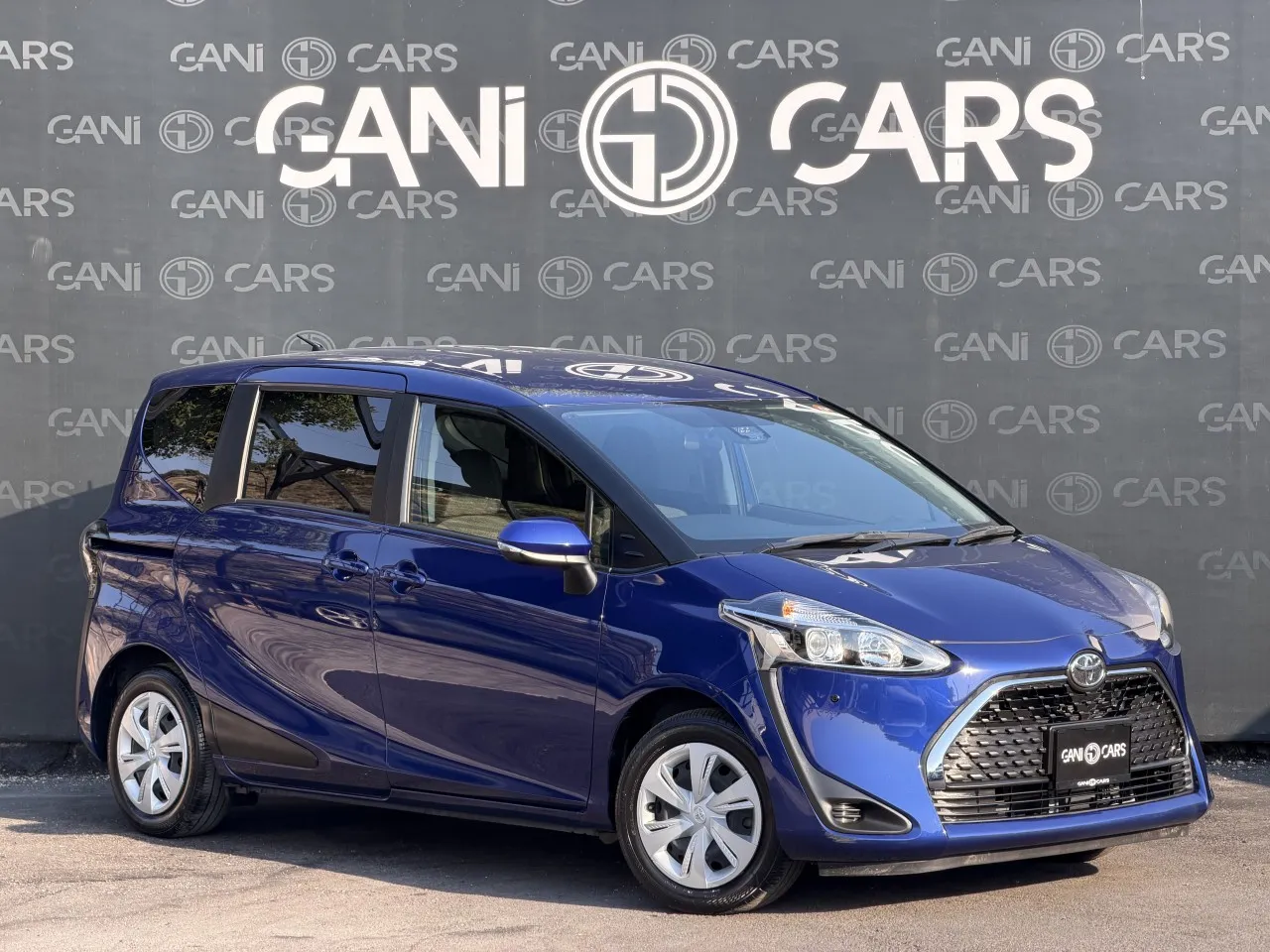 2022 Toyota Sienta 1.5 i Kıbrıs | KKTC İkinci El Satılık Araba - Fotoğraf 1
