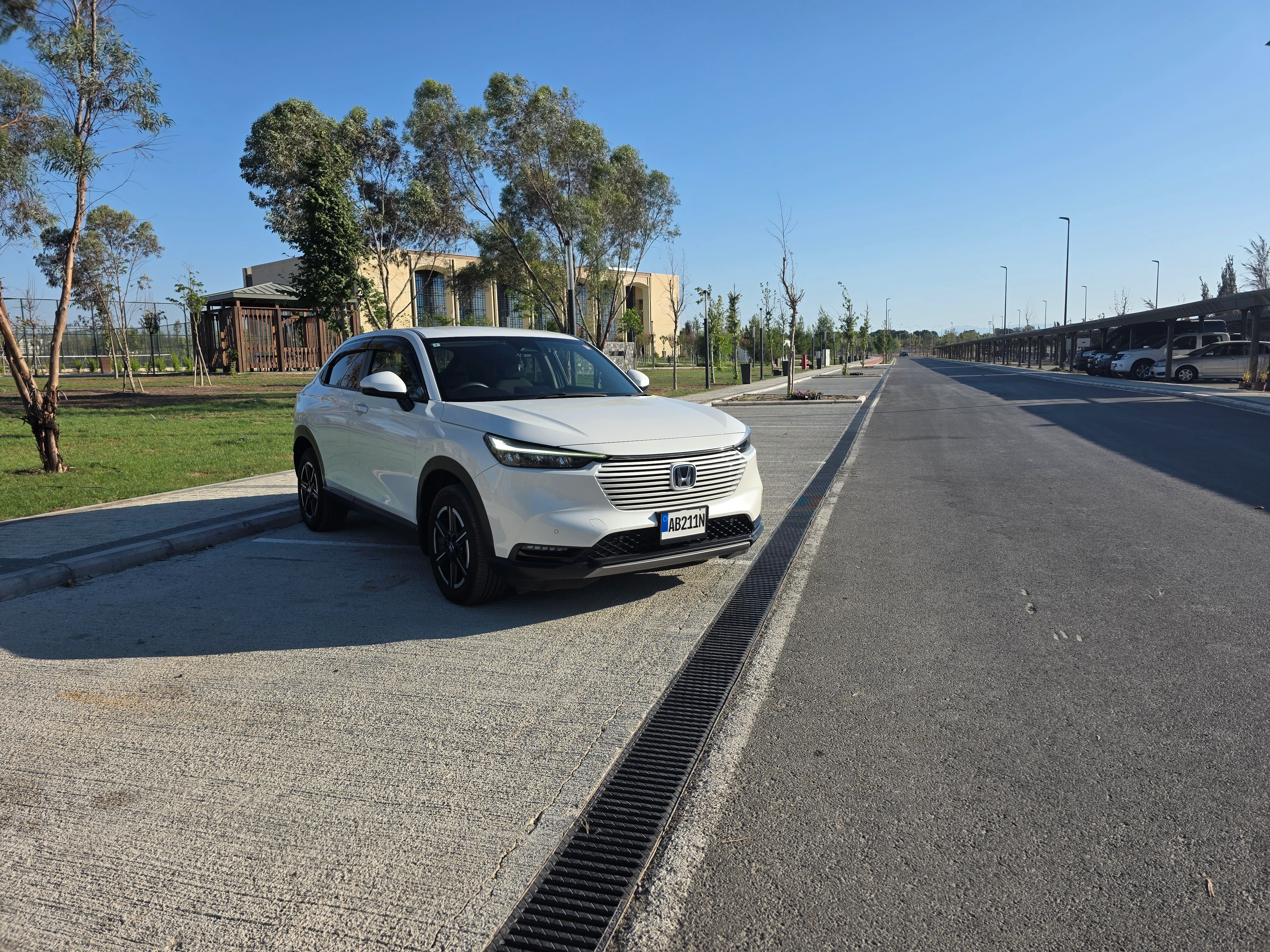 2021 Honda Vezel 1.5 i-VTEC Hybrid 4WD Automatic - Thumbnail 3
