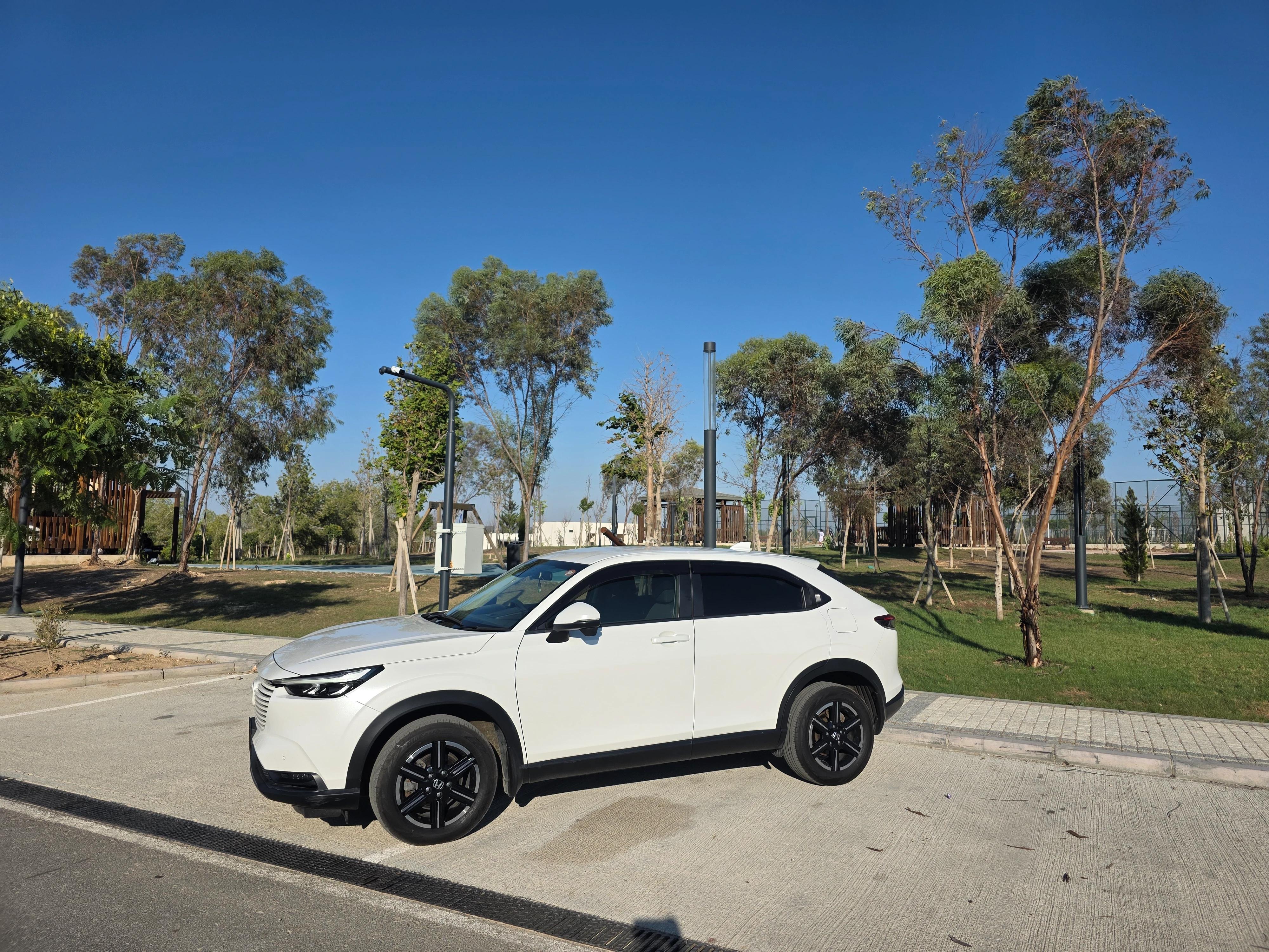 2021 Honda Vezel 1.5 i-VTEC Hybrid 4WD Automatic - Thumbnail 4