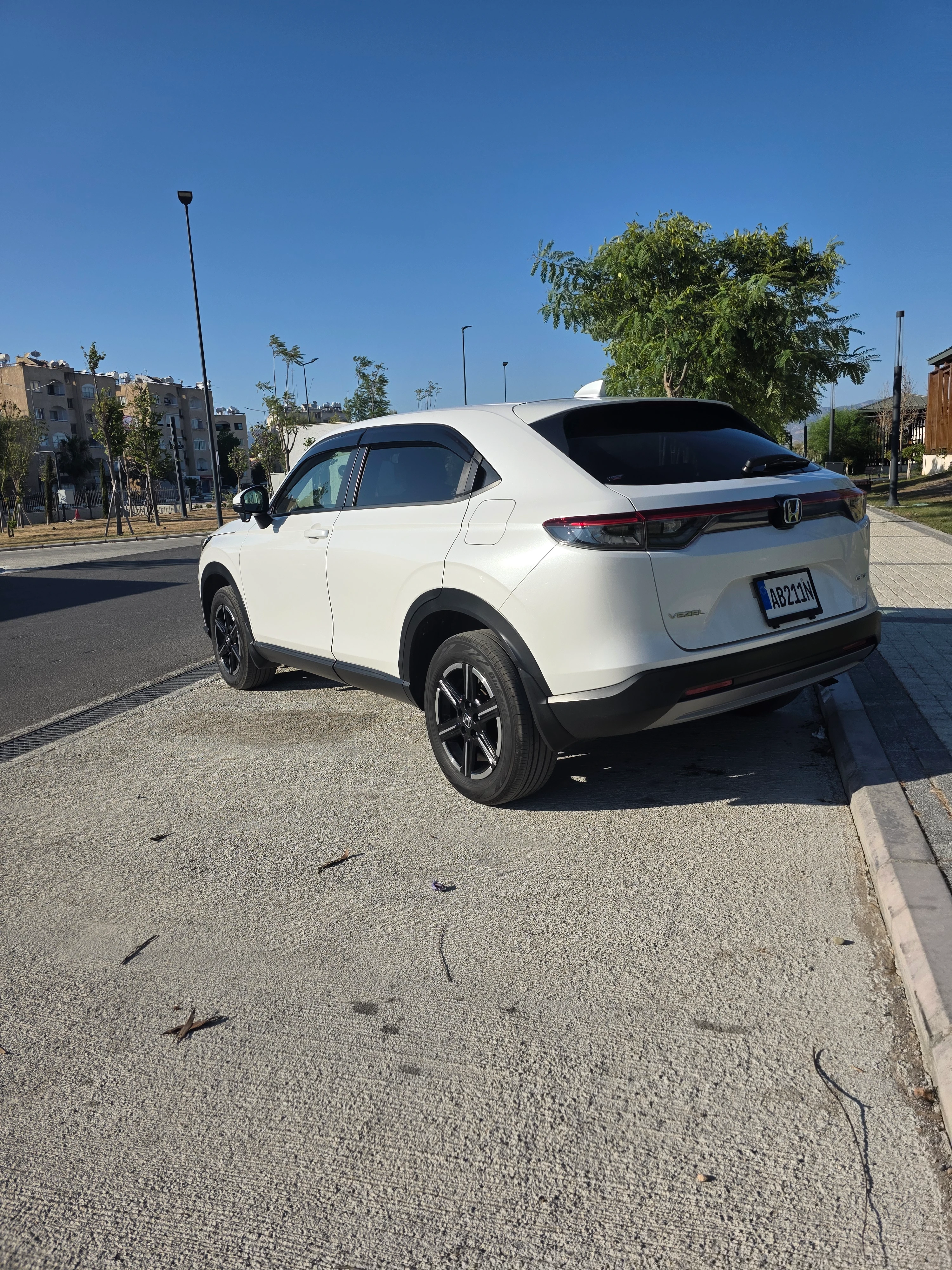 2021 Honda Vezel 1.5 i-VTEC Hybrid 4WD Automatic - Thumbnail 5
