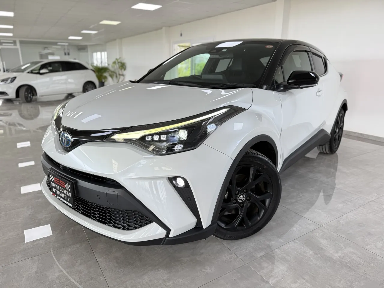2023 Toyota C-HR 1.8 Hybrid Kıbrıs | KKTC İkinci El Satılık Araba - Thumbnail 2