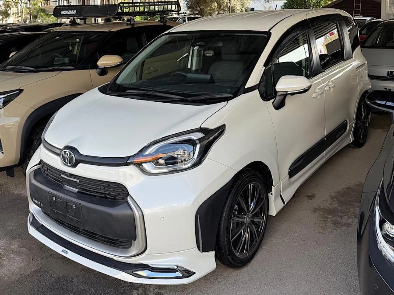 2023 Toyota Sienta 1.5 Hybrid CVT Kıbrıs | KKTC İkinci El Satılık Araba - Fotoğraf 1