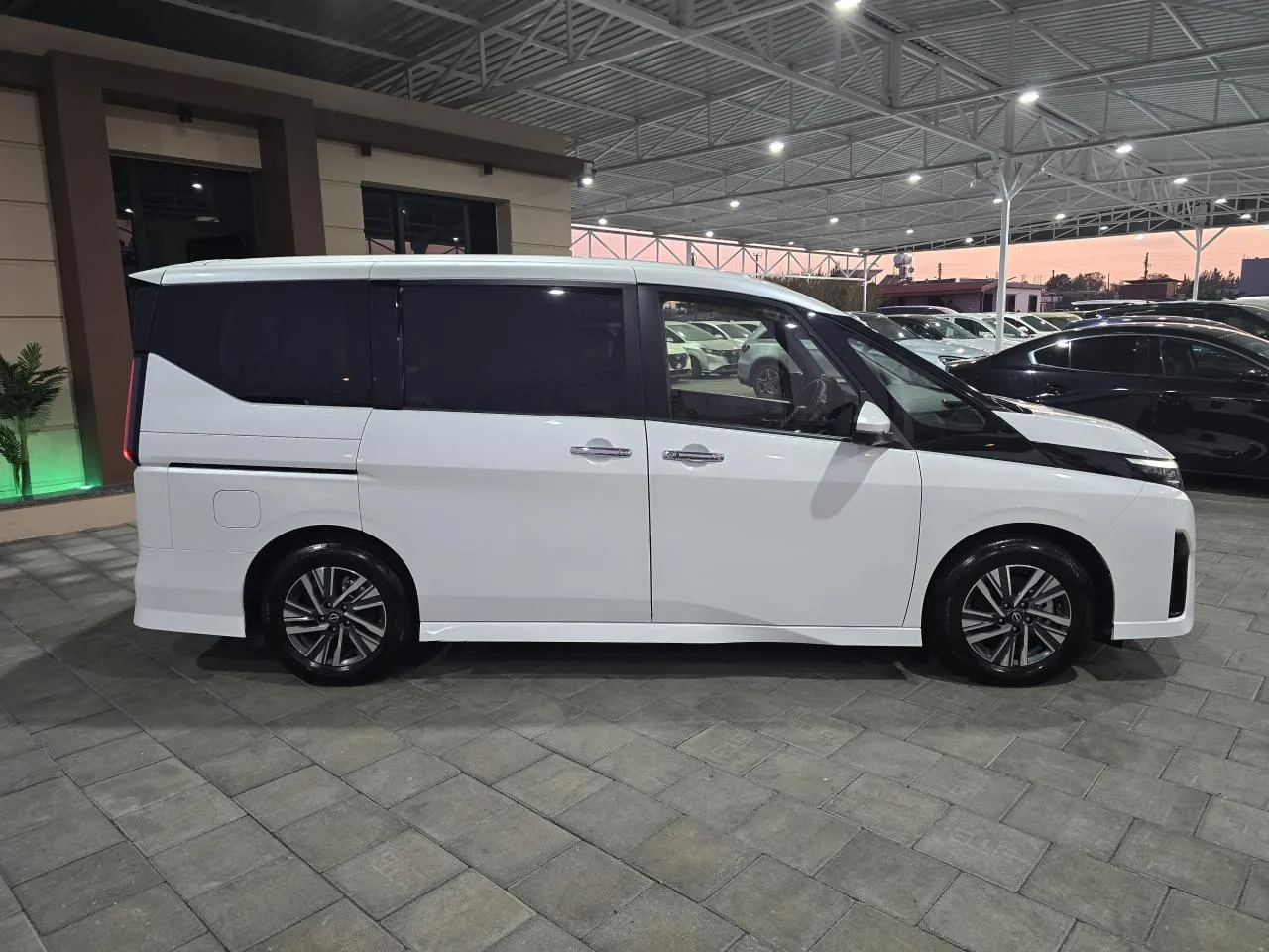2023 Nissan Serena  Kıbrıs | KKTC İkinci El Satılık Araba - Thumbnail 5