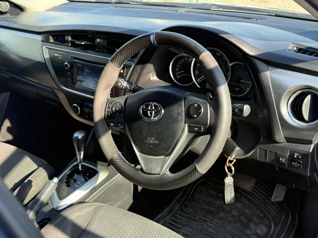 2014 Toyota Auris 1.5 Kıbrıs | KKTC İkinci El Satılık Araba - Thumbnail 5