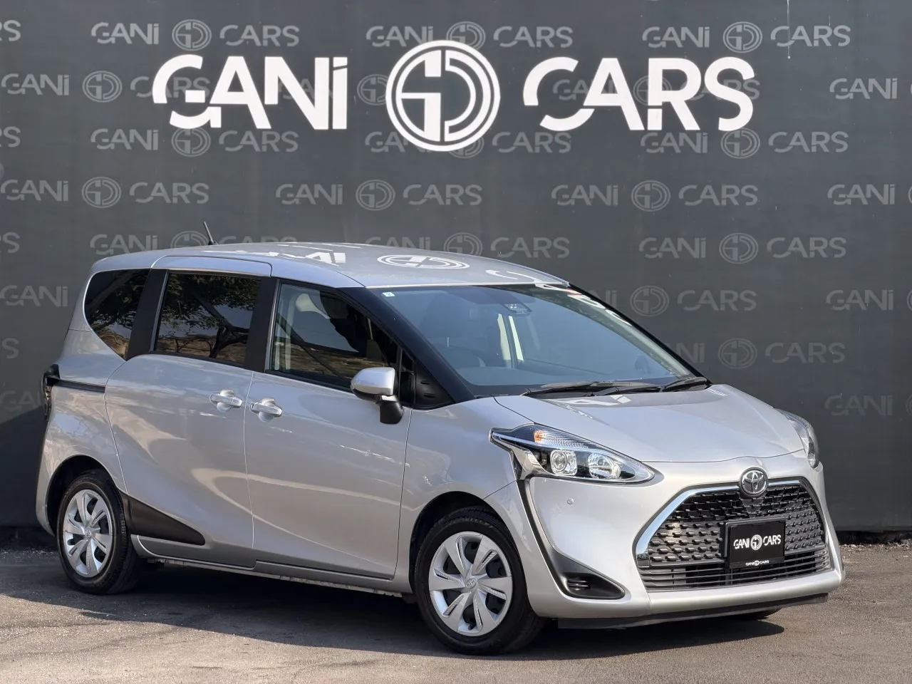 2022 Toyota Sienta 1.5 i Kıbrıs | KKTC İkinci El Satılık Araba - Fotoğraf 1