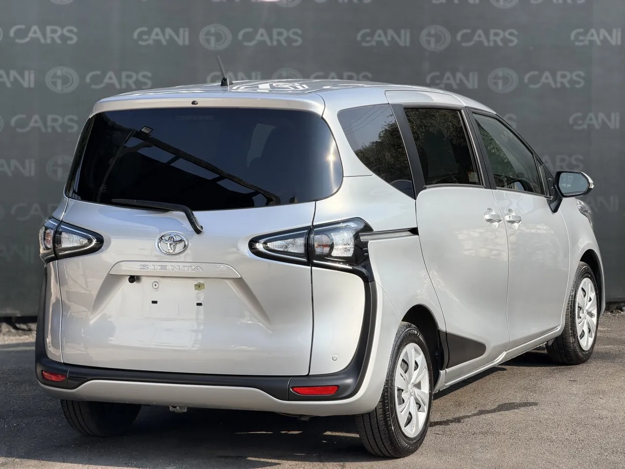2022 Toyota Sienta 1.5 i Kıbrıs | KKTC İkinci El Satılık Araba - Thumbnail 3