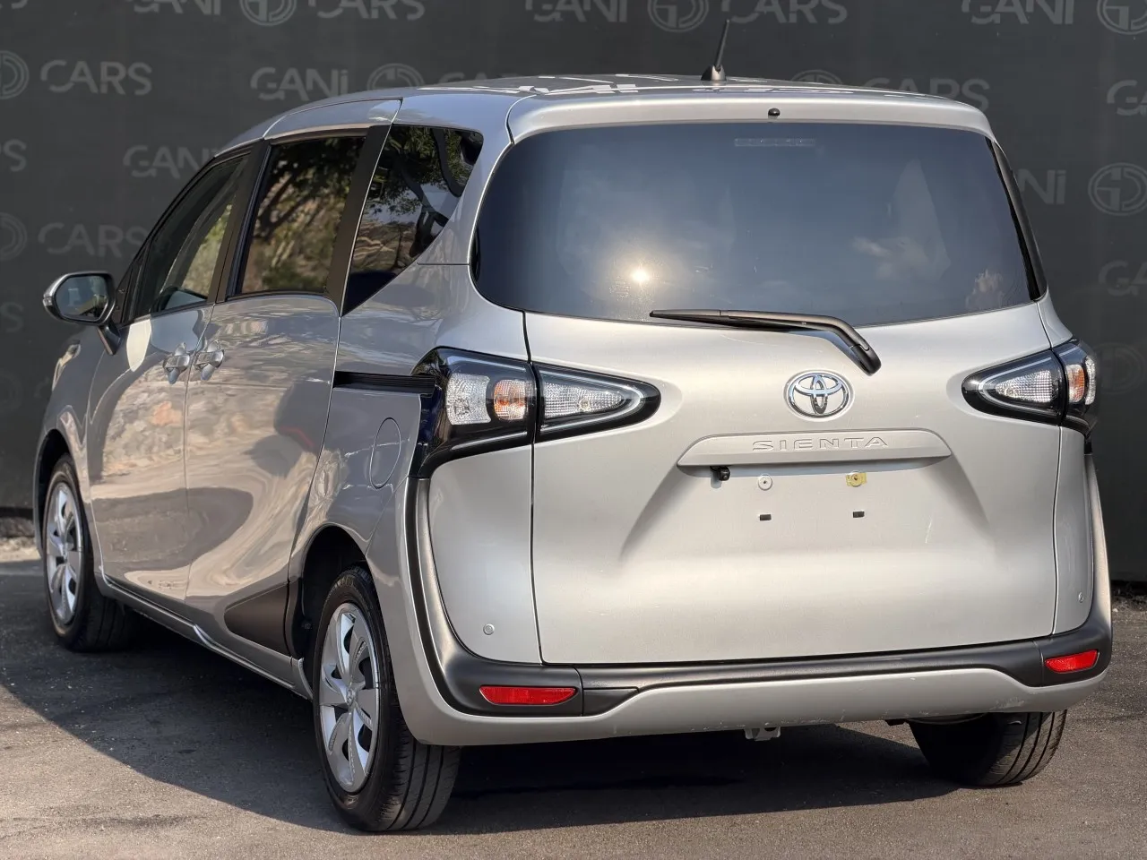 2022 Toyota Sienta 1.5 i Kıbrıs | KKTC İkinci El Satılık Araba - Thumbnail 4