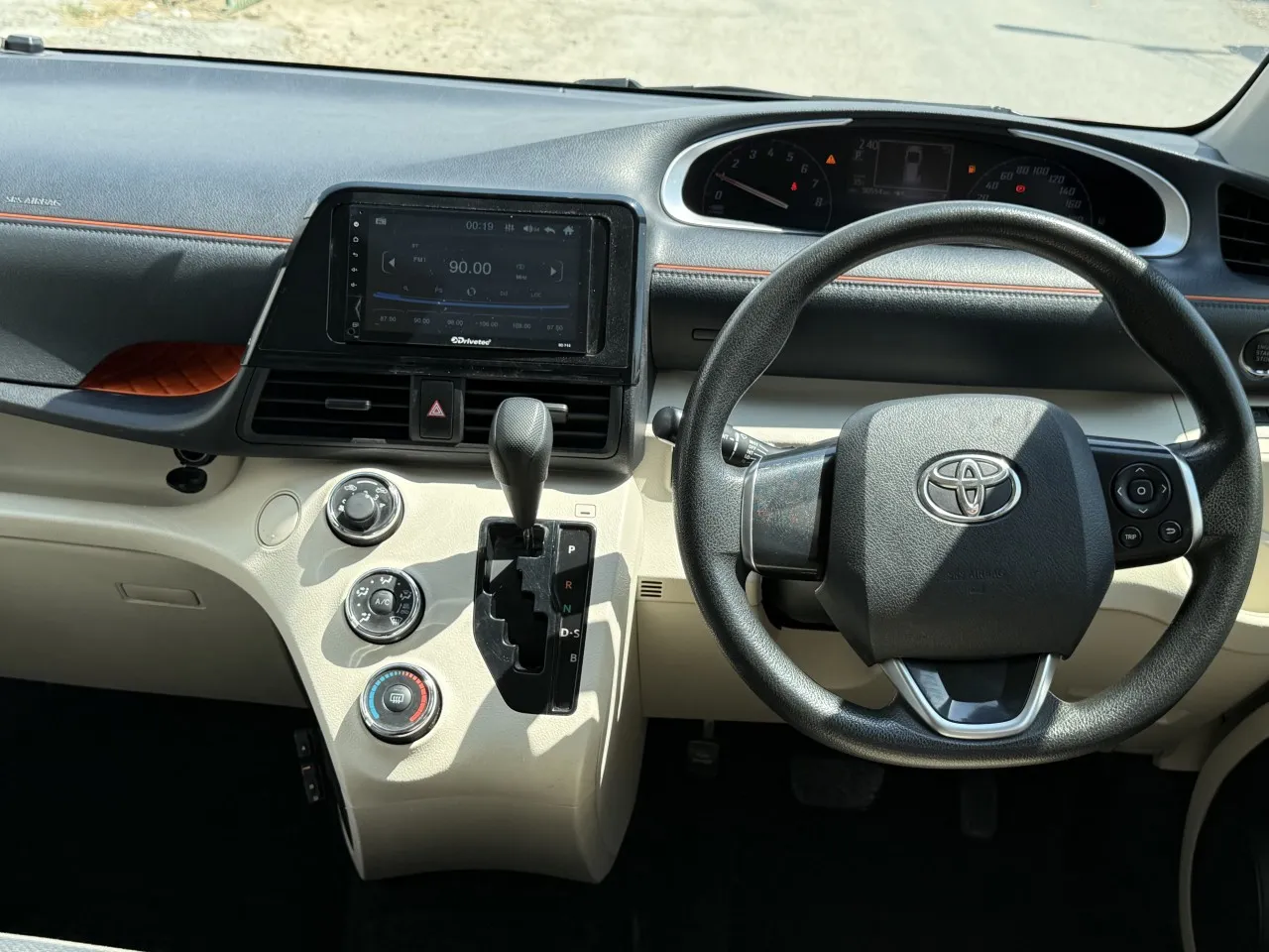 2019 Toyota Sienta 1.5 CVT-i Kıbrıs | KKTC İkinci El Satılık Araba - Thumbnail 7