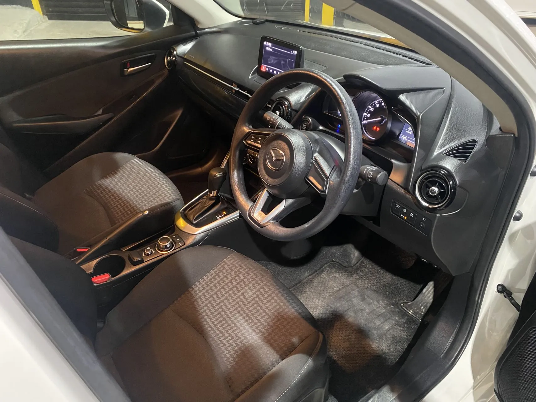 2019 Mazda Demio 1.5 16V Automatic Kıbrıs | KKTC İkinci El Satılık Araba - Thumbnail 6