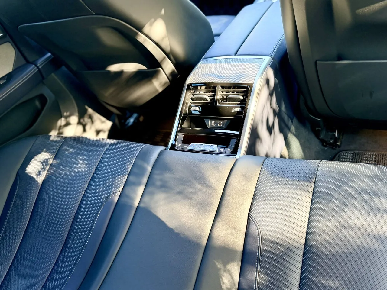 2022 BMW 8 Serisi 850i xDrive M Sport Kıbrıs | KKTC İkinci El Satılık Araba - Thumbnail 5