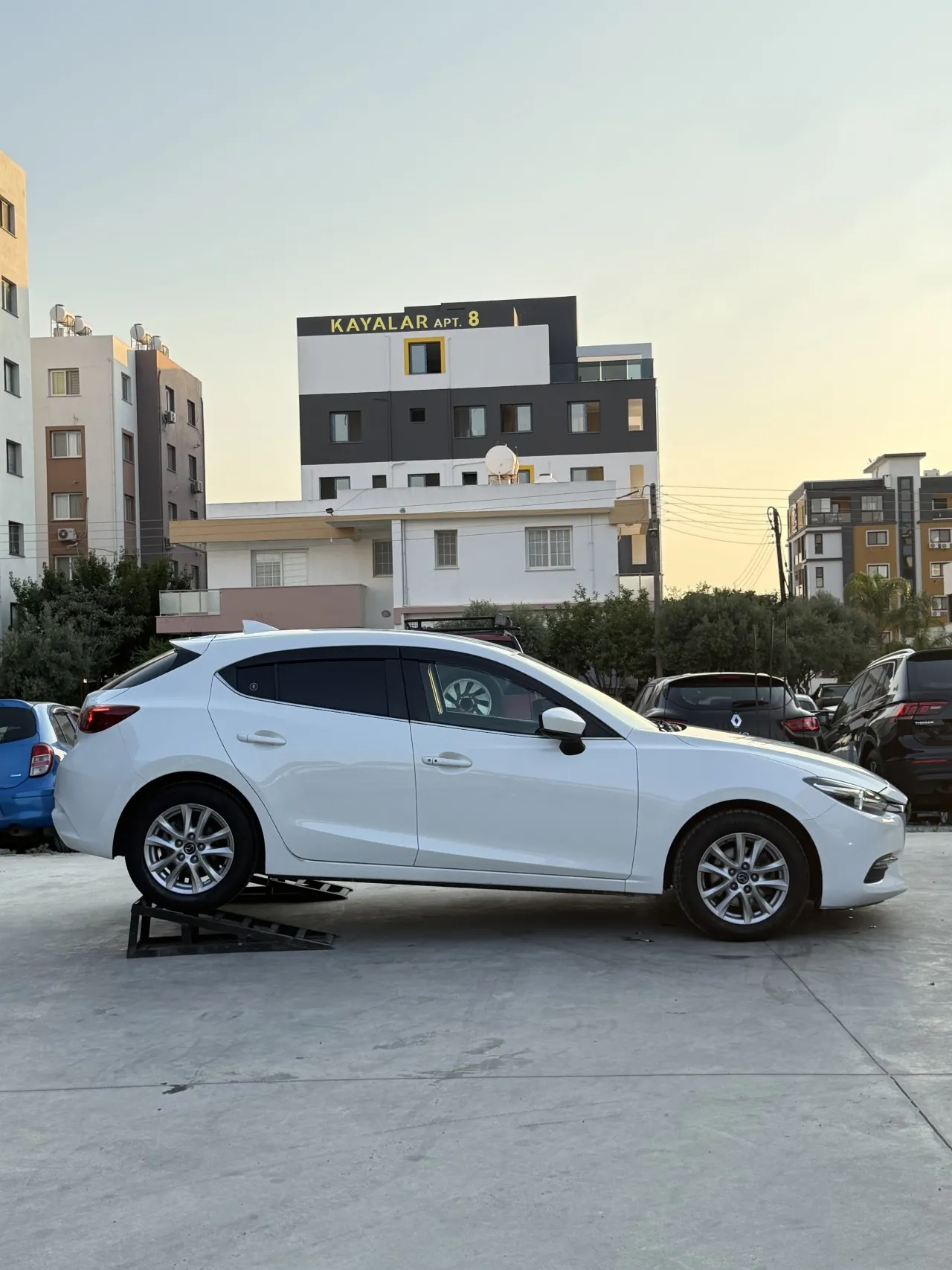2017 Mazda Axela 1.5 Kıbrıs | KKTC İkinci El Satılık Araba - Thumbnail 2