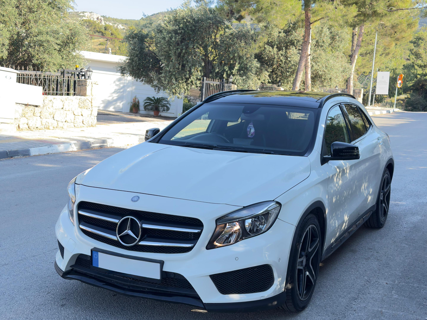 2014 Mercedes-Benz GLA 200 - Thumbnail 3