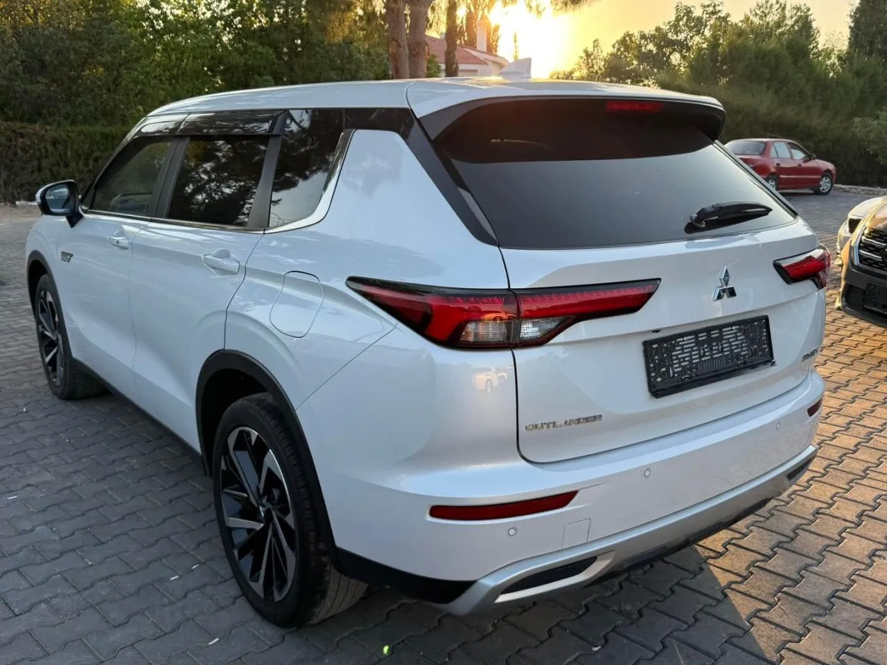 2022 Mitsubishi Outlander 2.4 Kıbrıs | KKTC İkinci El Satılık Araba - Thumbnail 3