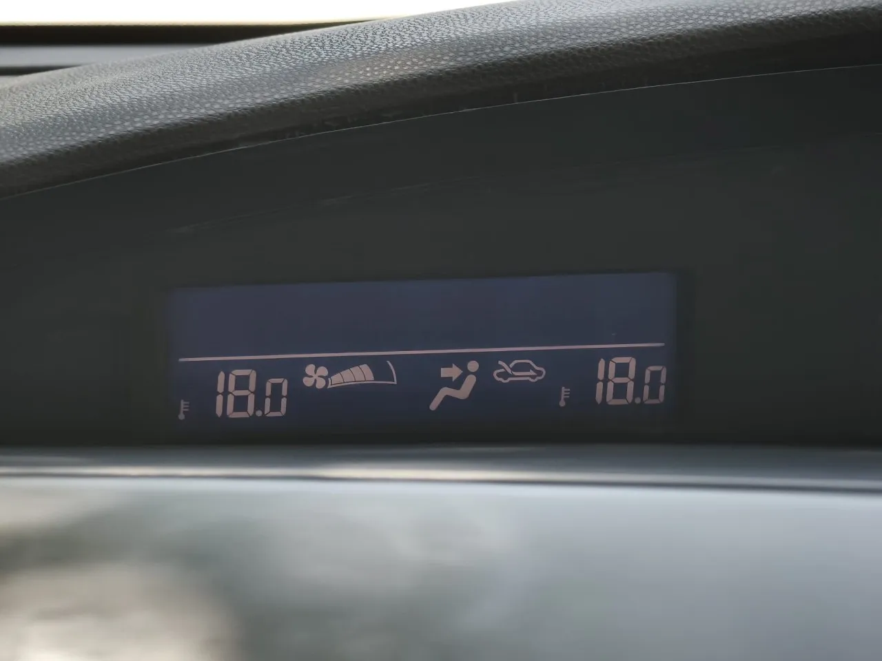 2013 Mazda Axela 1.5 Kıbrıs | KKTC İkinci El Satılık Araba - Thumbnail 2