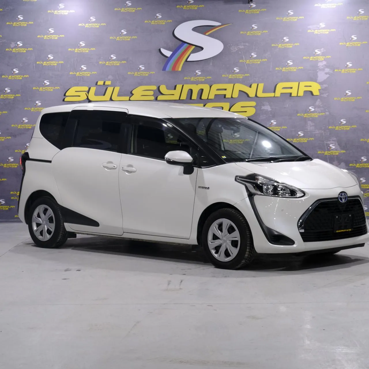 2020 Toyota Sienta 1.5 Hybrid CVT Kıbrıs | KKTC İkinci El Satılık Araba - Fotoğraf 1