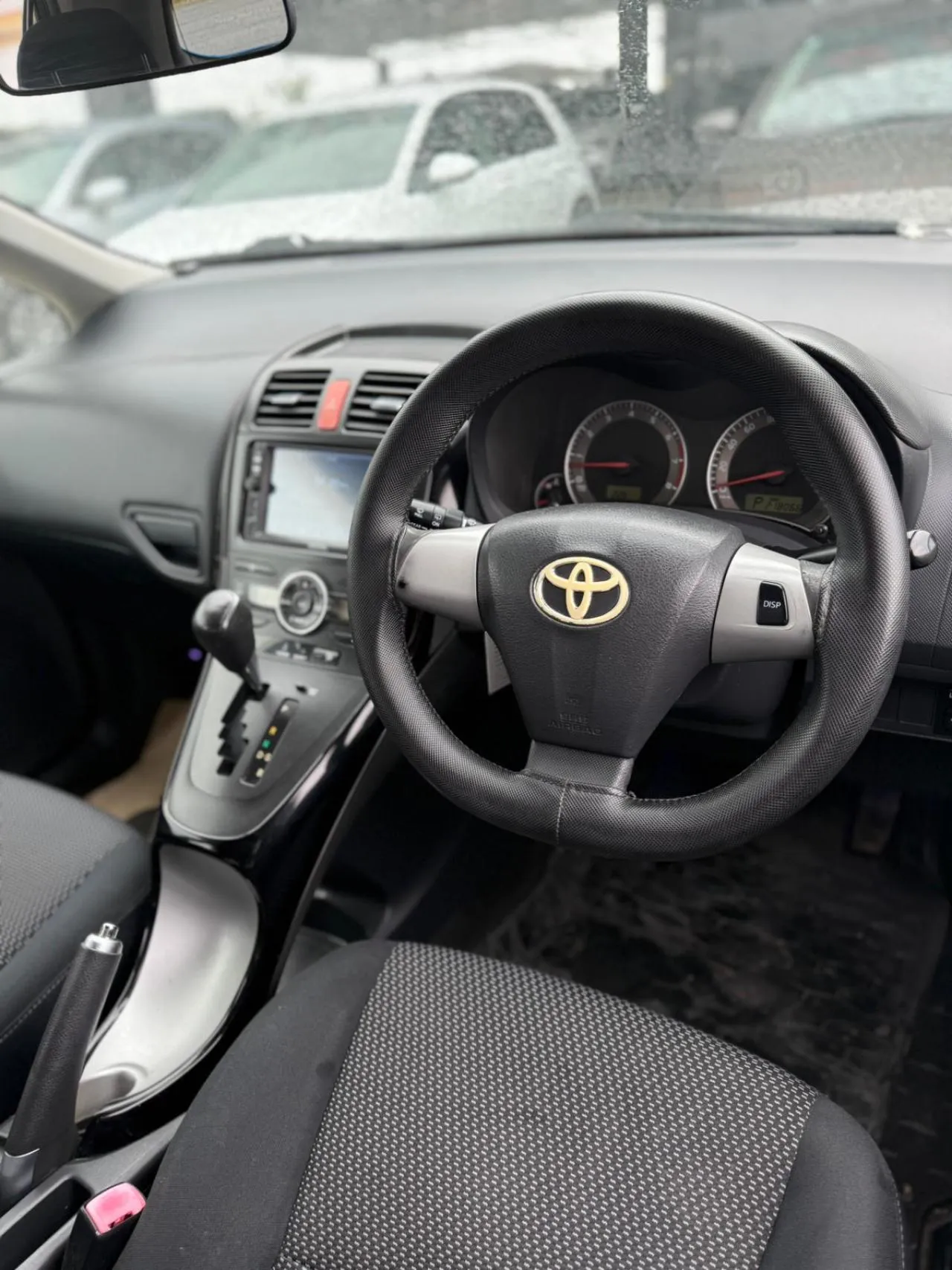 2010 Toyota Auris 1.5 Kıbrıs | KKTC İkinci El Satılık Araba - Thumbnail 6