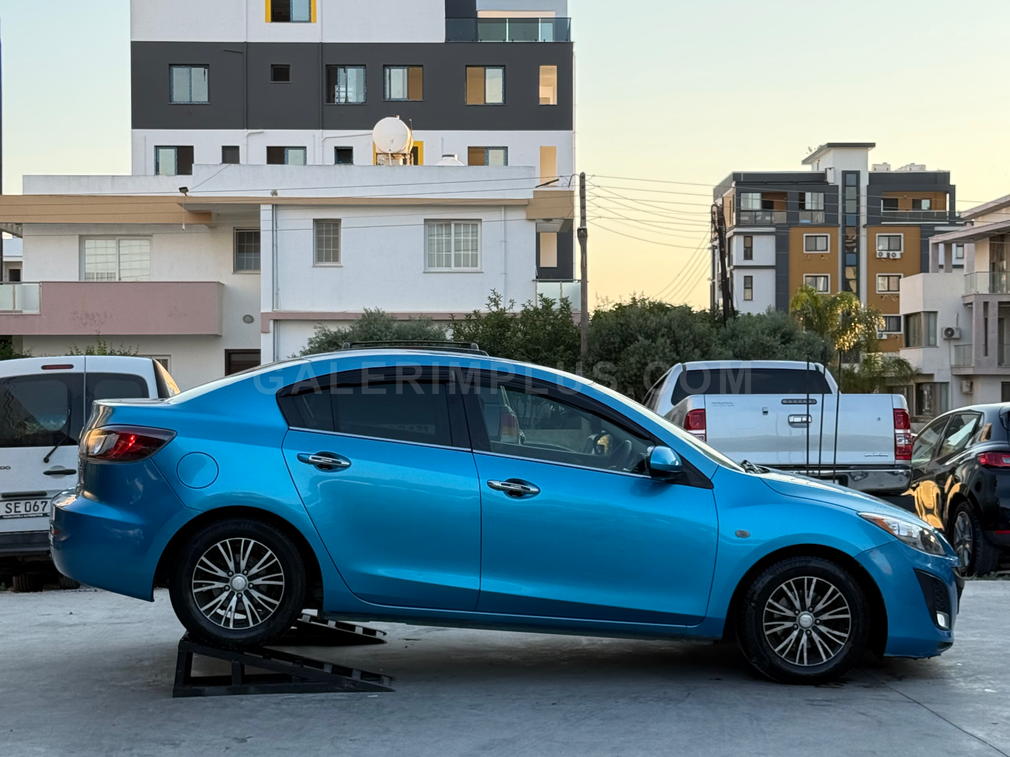 2011 Mazda Axela 1.5 Kıbrıs | KKTC İkinci El Satılık Araba - Thumbnail 4