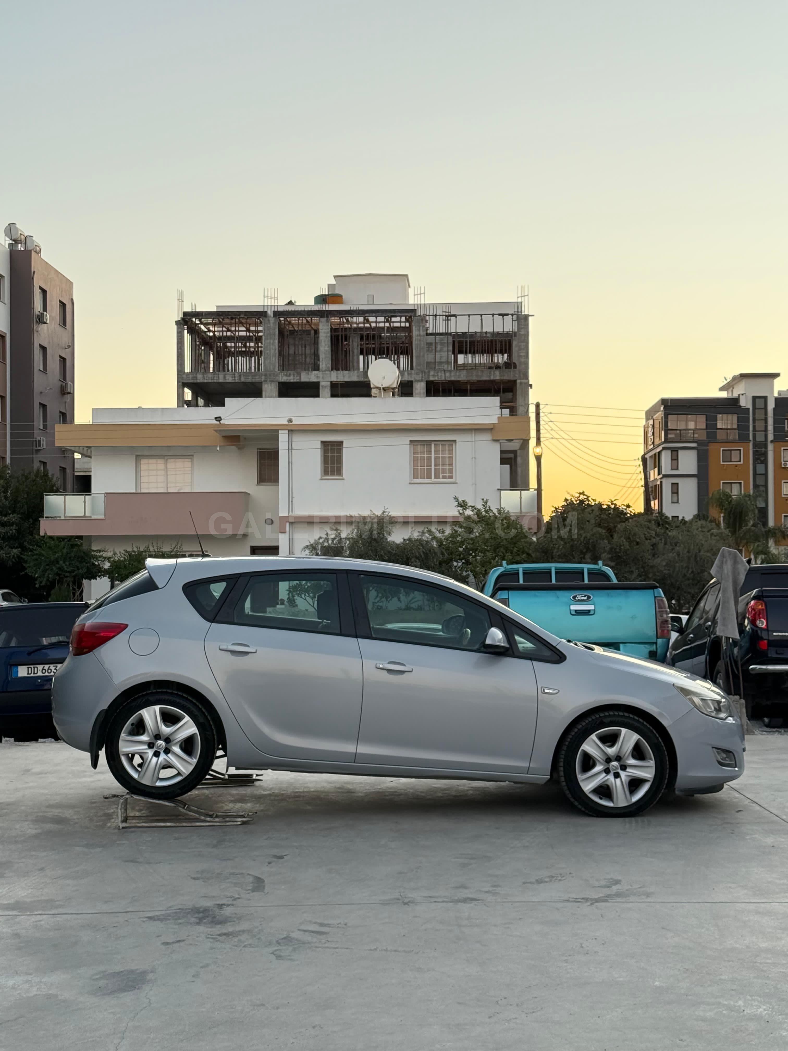 2013 Opel Astra  Kıbrıs | KKTC İkinci El Satılık Araba - Thumbnail 4
