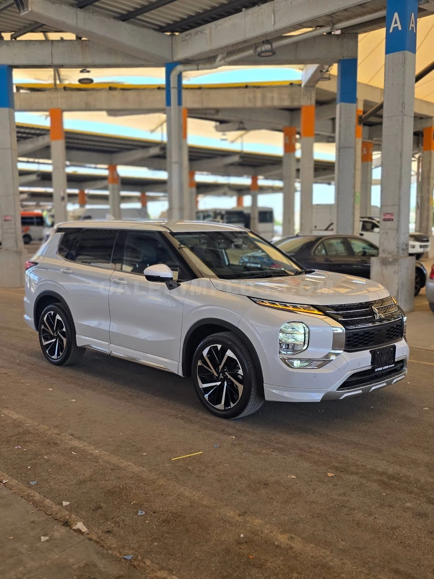 2022 Mitsubishi Outlander 2.4 PHEV Hibrit Otomatik Lefkoşa İlan görseli - GalerimPlus