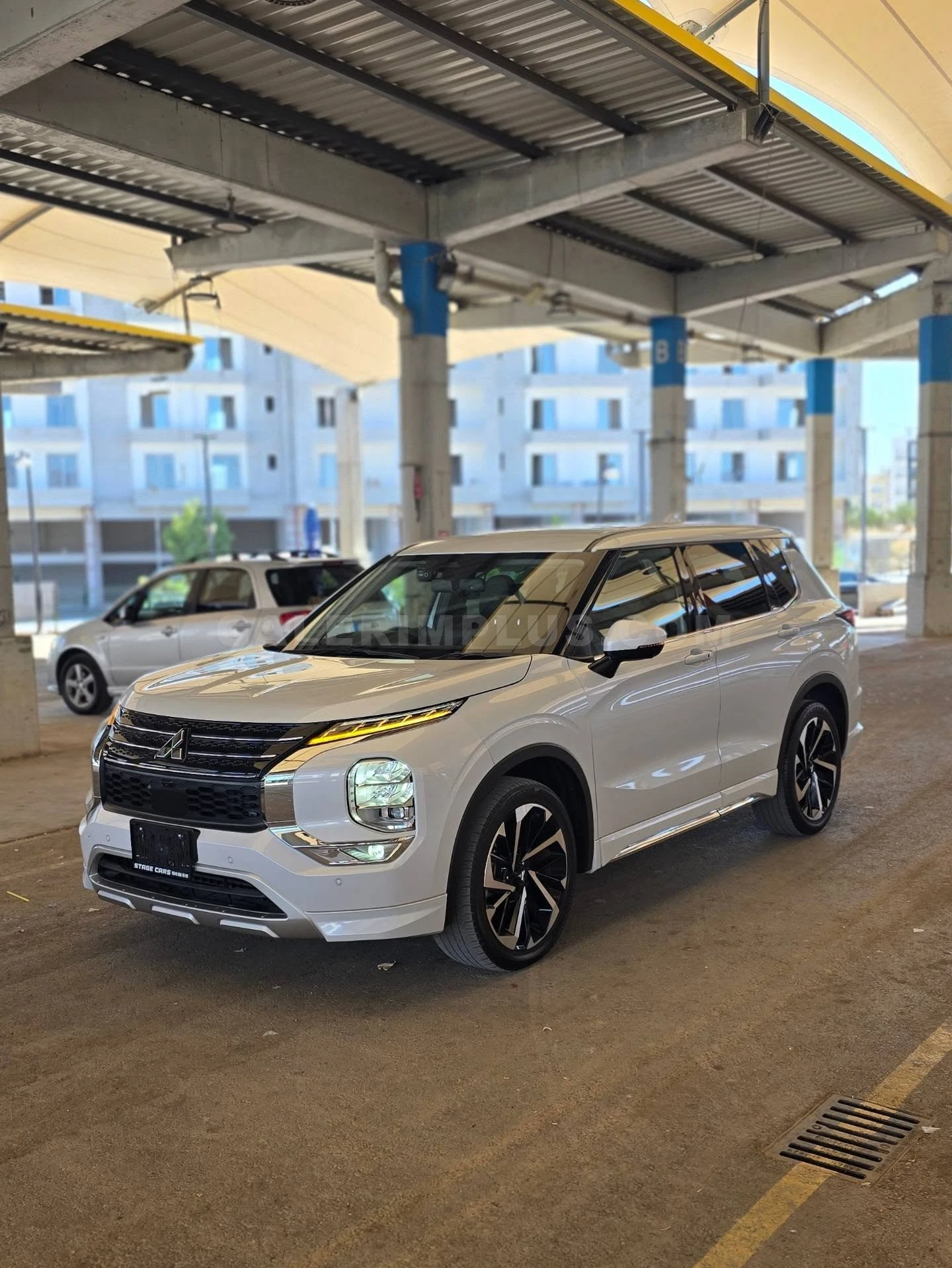 2022 Mitsubishi Outlander 2.4 PHEV Kıbrıs | KKTC İkinci El Satılık Araba - Thumbnail 3