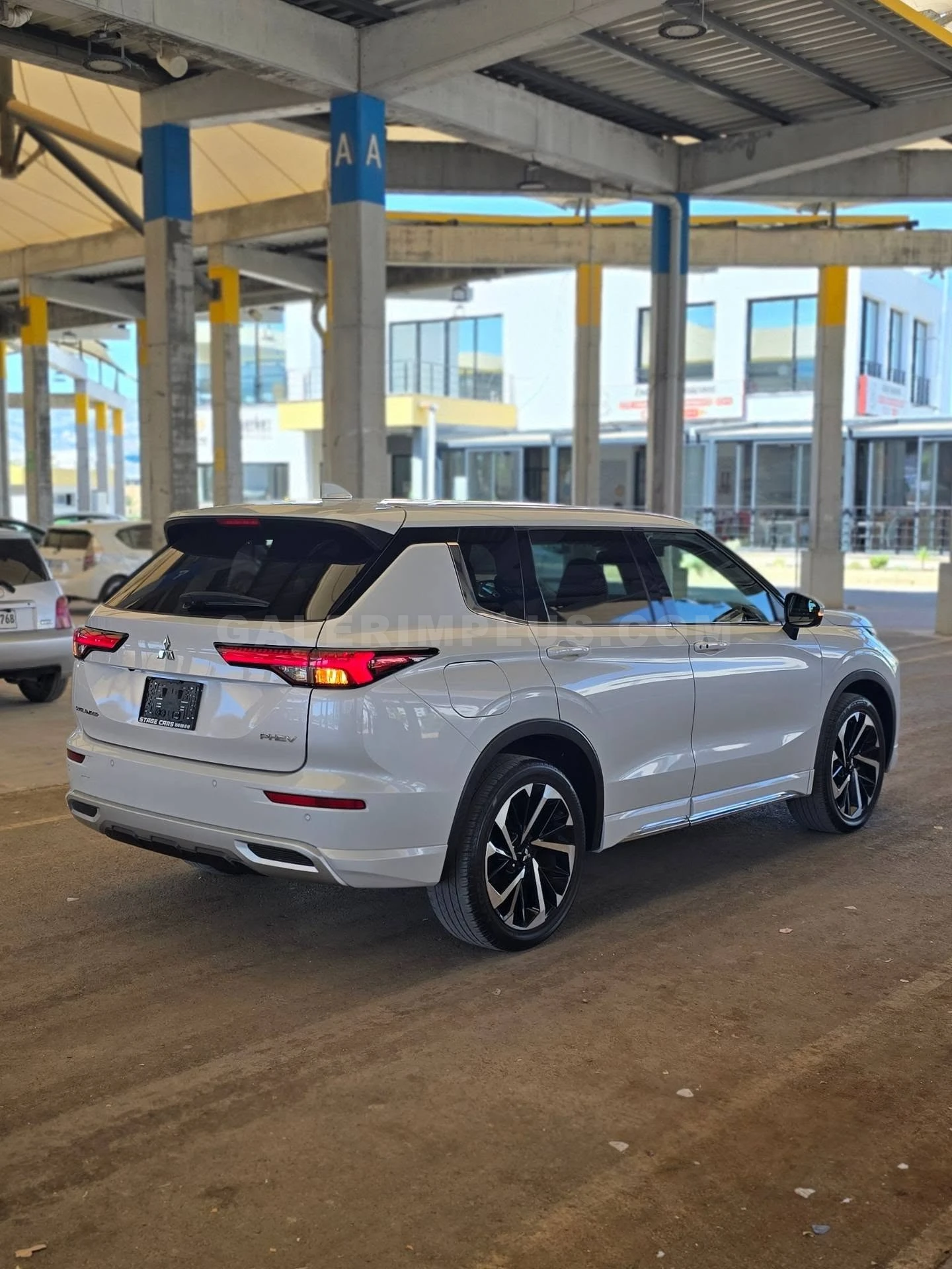 2022 Mitsubishi Outlander 2.4 PHEV Kıbrıs | KKTC İkinci El Satılık Araba - Thumbnail 5