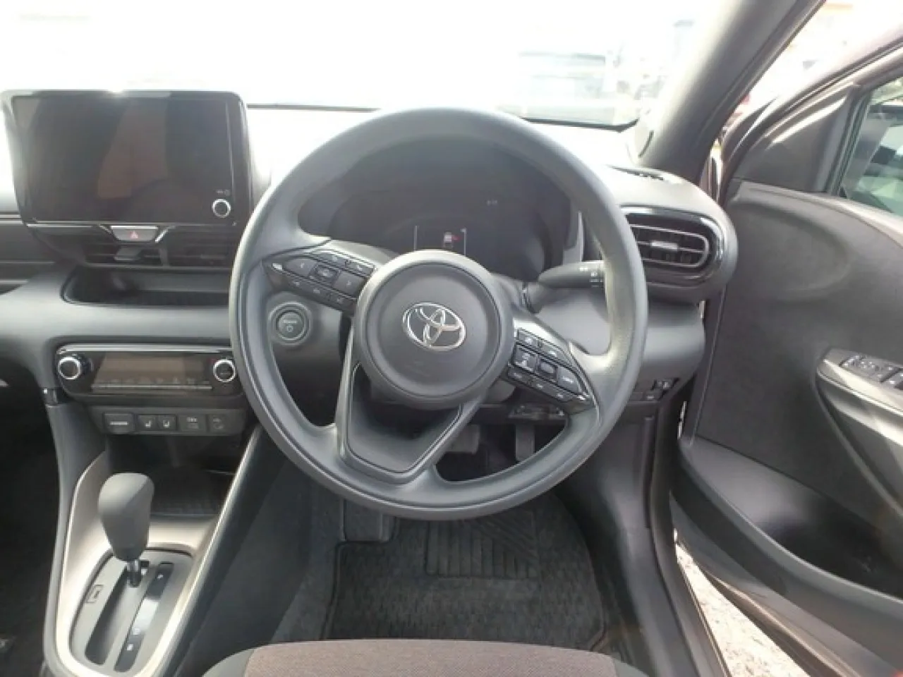 2024 Toyota Yaris 1.5 Hybrid Kıbrıs | KKTC İkinci El Satılık Araba - Thumbnail 3