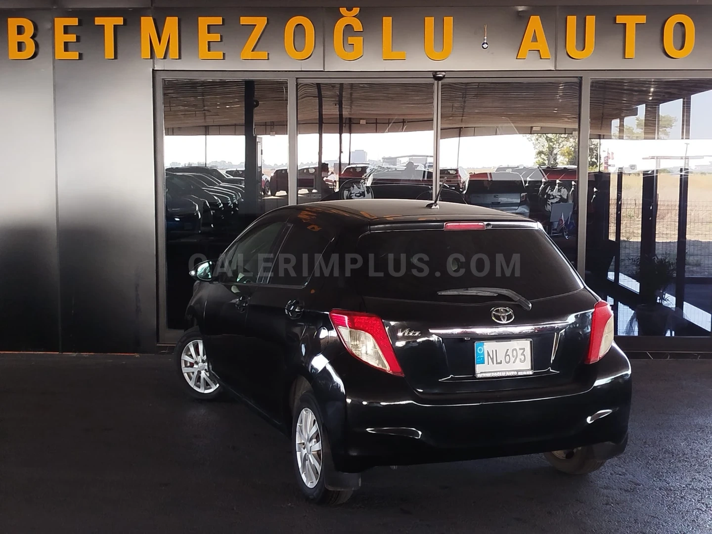 2011 Toyota Vitz 1.3 Kıbrıs | KKTC İkinci El Satılık Araba - Thumbnail 3