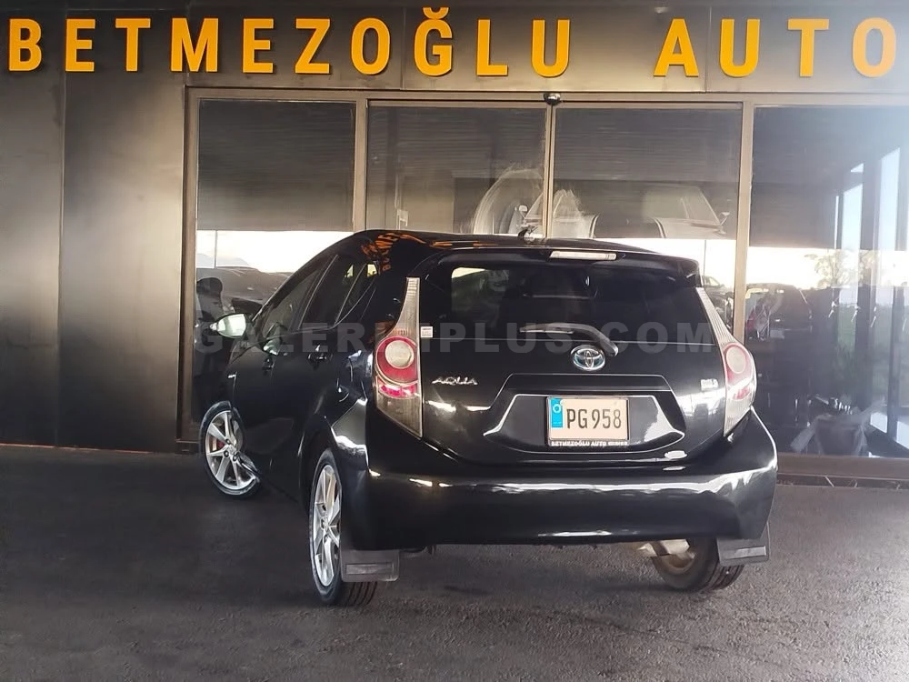2012 Toyota Aqua 1.5 Hybrit Kıbrıs | KKTC İkinci El Satılık Araba - Thumbnail 3