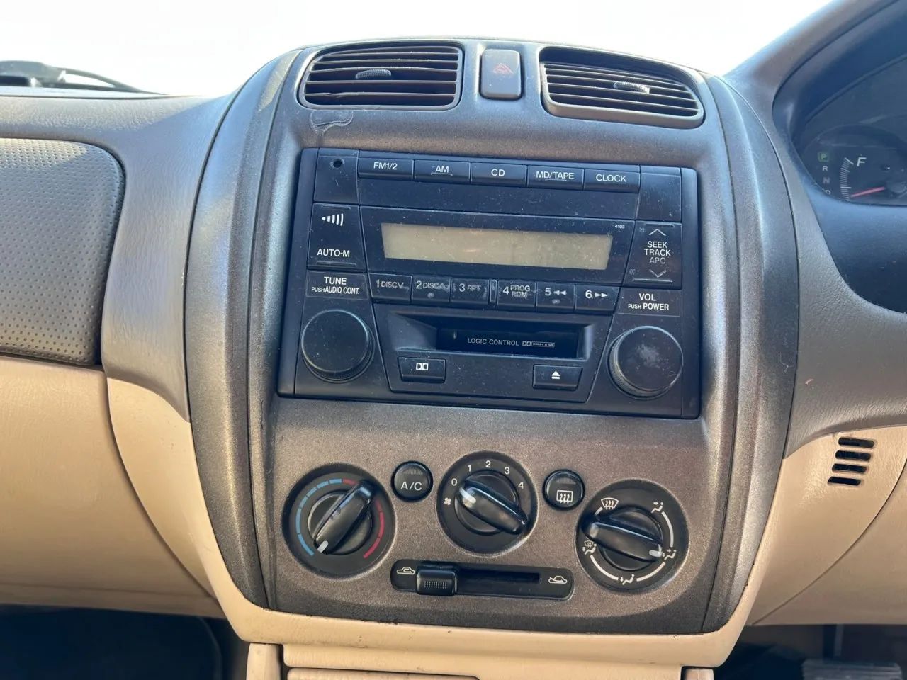 2002 Mazda Familia 1.5i Kıbrıs | KKTC İkinci El Satılık Araba - Thumbnail 4